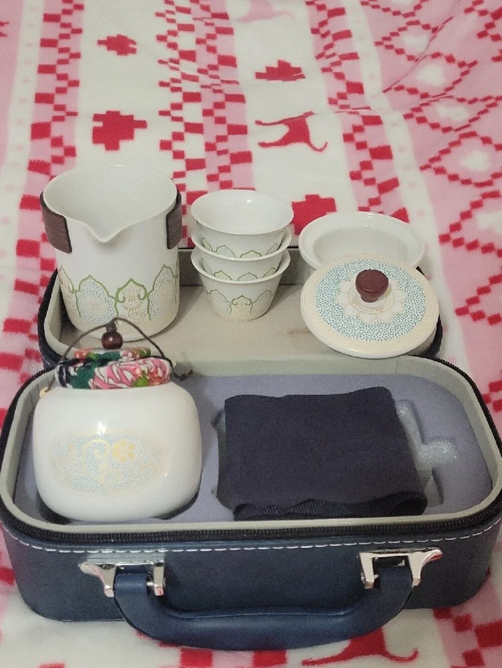 Ceramic Travel Tea Set - White and Beige